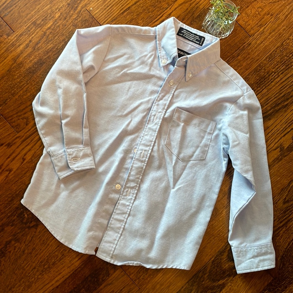 Boys size 6 light blue button down shirt
